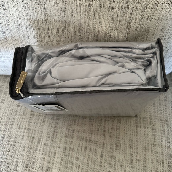 Light Grey Sheets - Picture 4 of 4